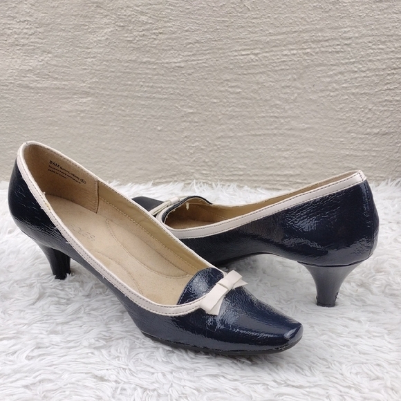 Aerosoles Musical Cheer Navy Blue Faux Leather Bow Detail Square Toe Pump Shoe - Picture 1 of 16